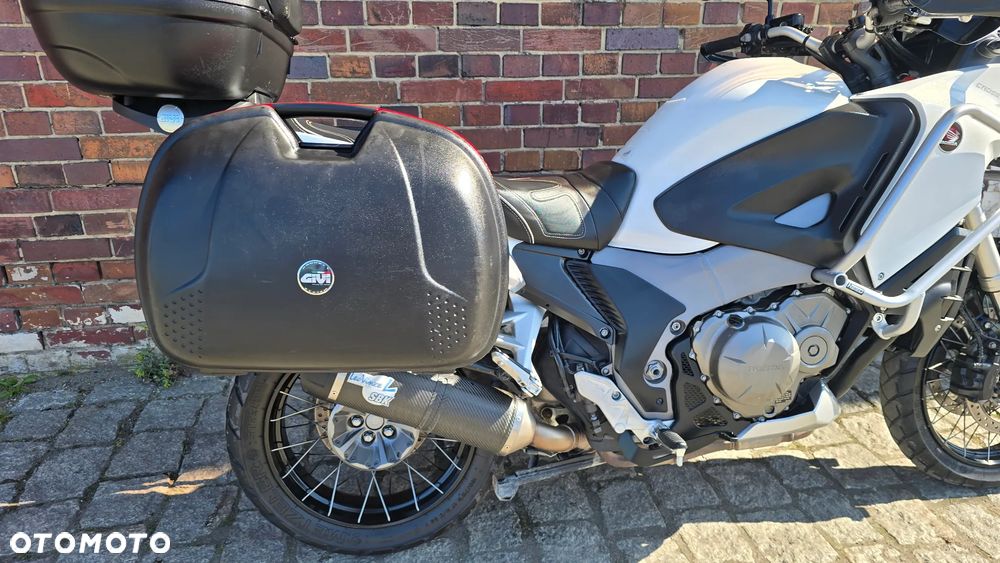 Honda VFR - 23