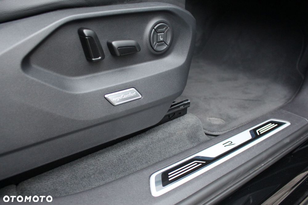 Volkswagen Touareg - 34