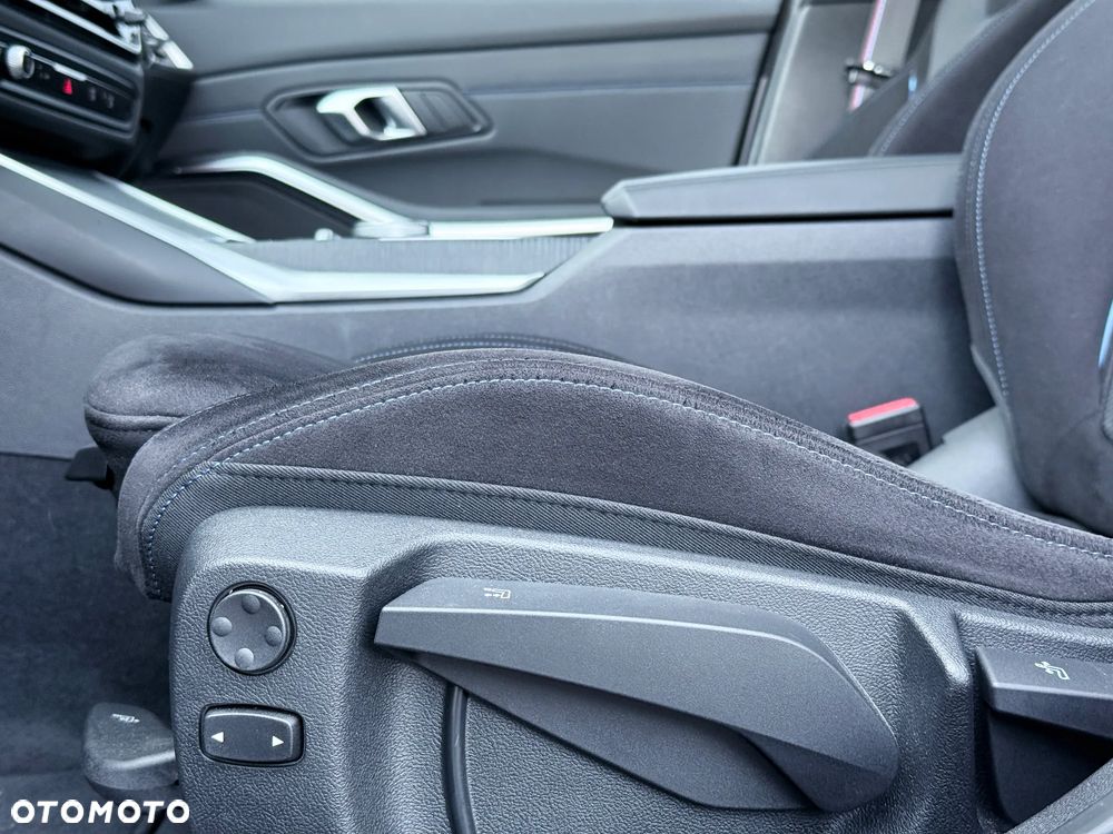 BMW Seria 3 320d xDrive M Sport - 32
