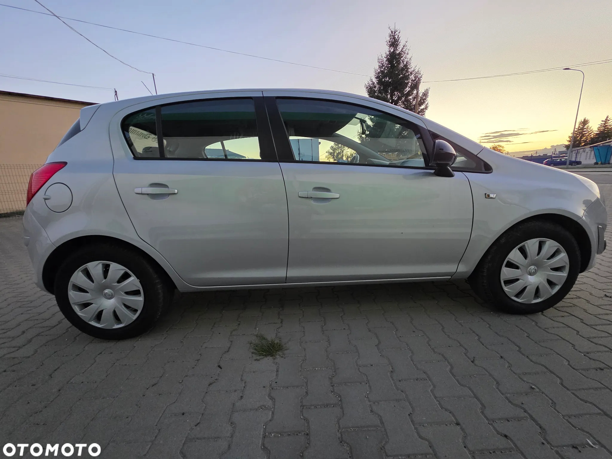 Opel Corsa 1.2 16V Color Edition - 4