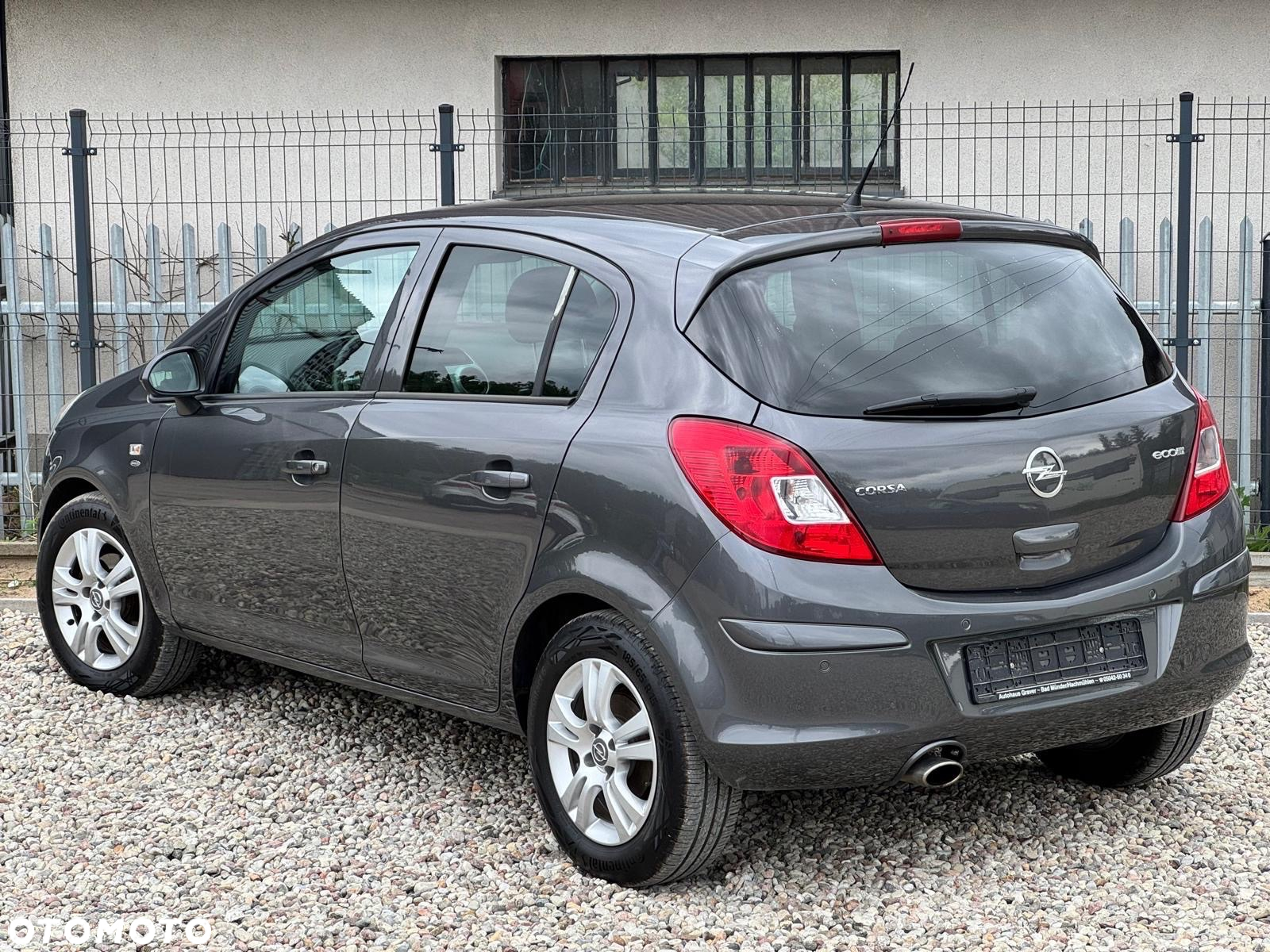Opel Corsa 1.4 16V Cosmo - 11
