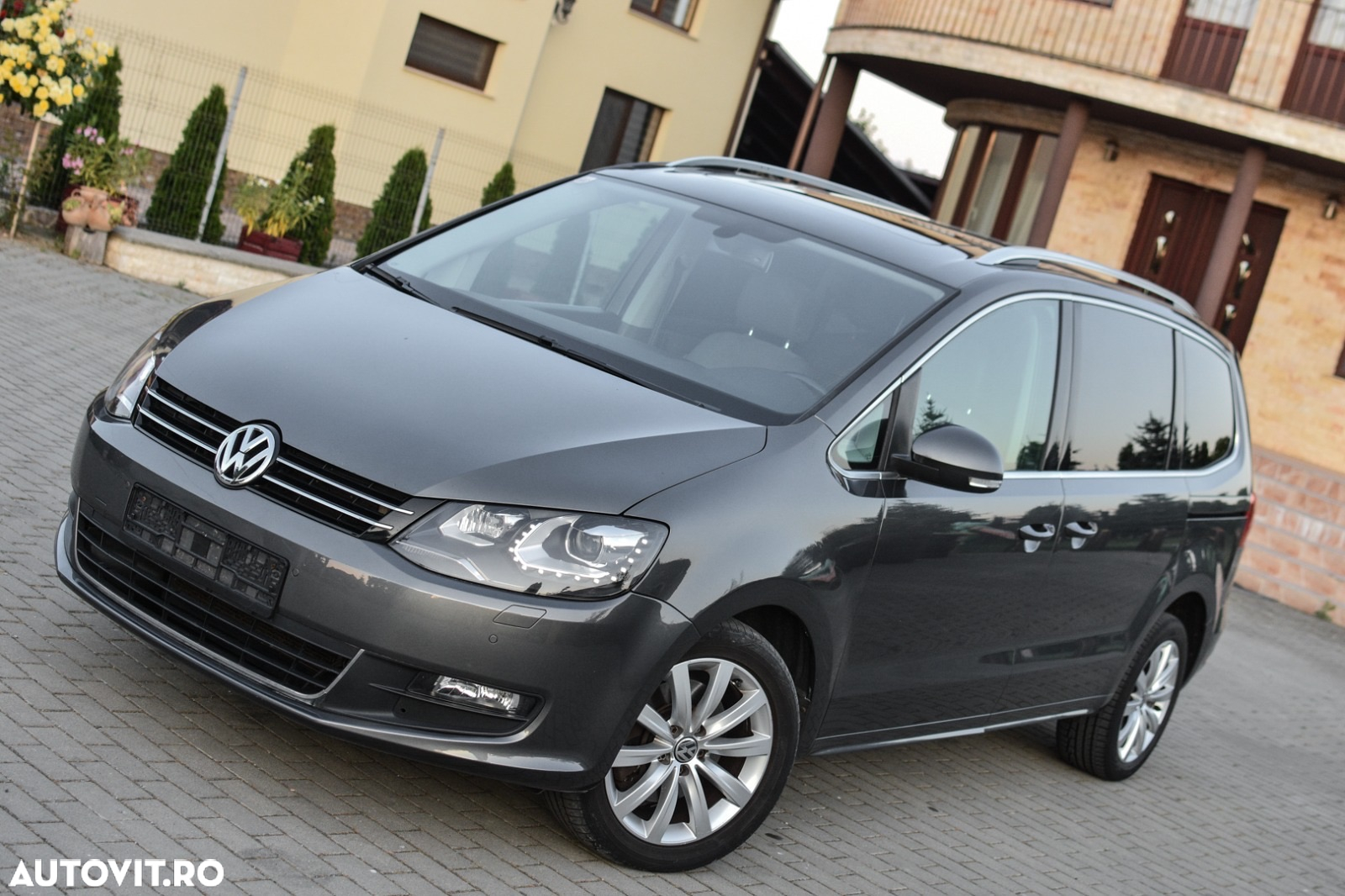 Volkswagen Sharan 2.0 TDI DSG BlueMotion Technology Highline - 24