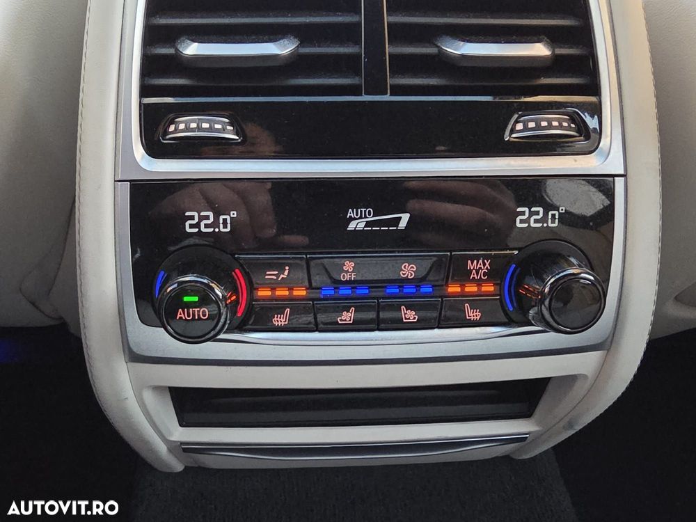 BMW Seria 7 740d xDrive MHEV - 12