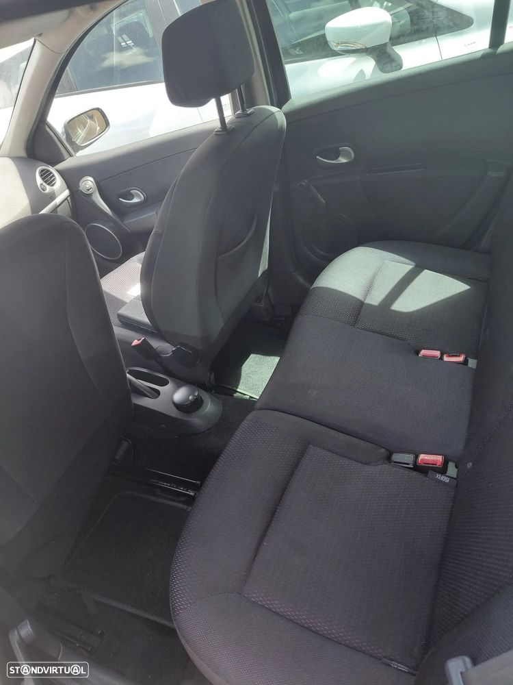 Renault Clio Sport Tourer - 7