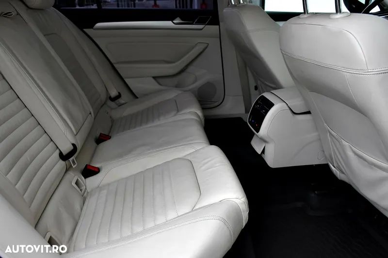 Volkswagen Passat 2.0 TDI DSG Highline - 17