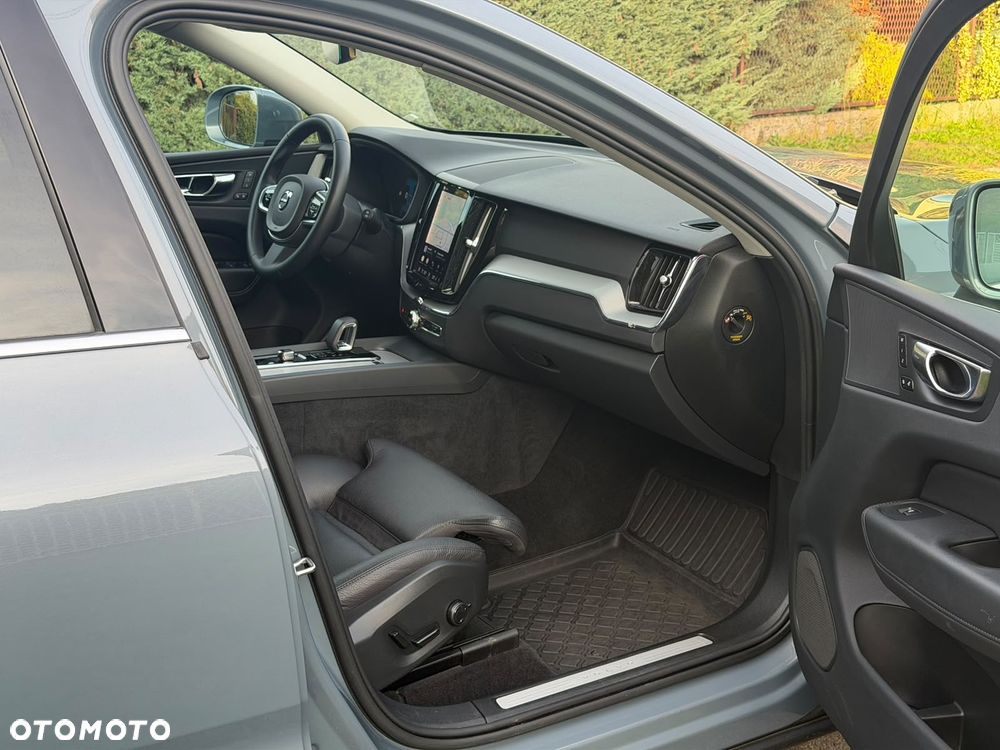 Volvo XC 60 B4 D AWD Plus Bright - 18