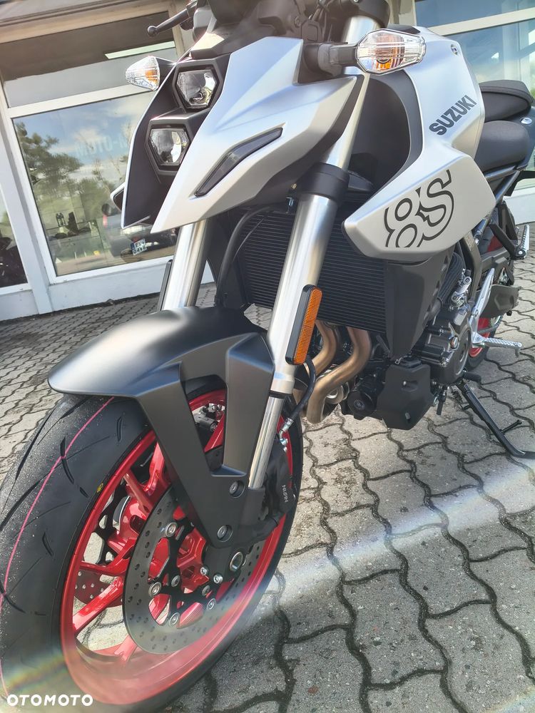 Suzuki GSX - 7