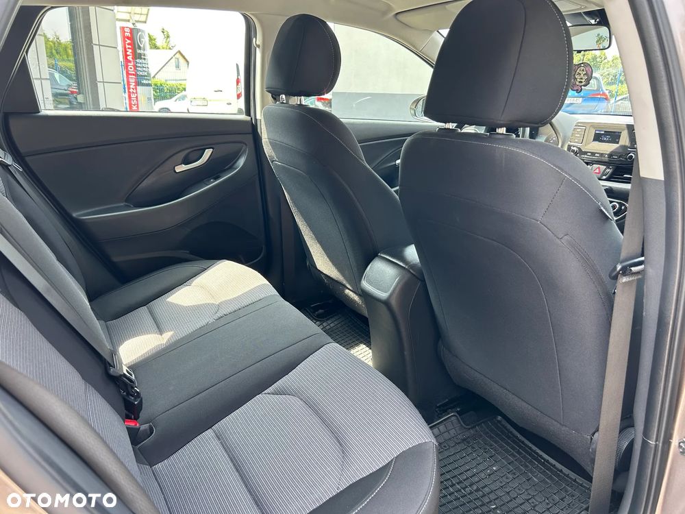 Hyundai i30 1.5 DPI Classic + - 13