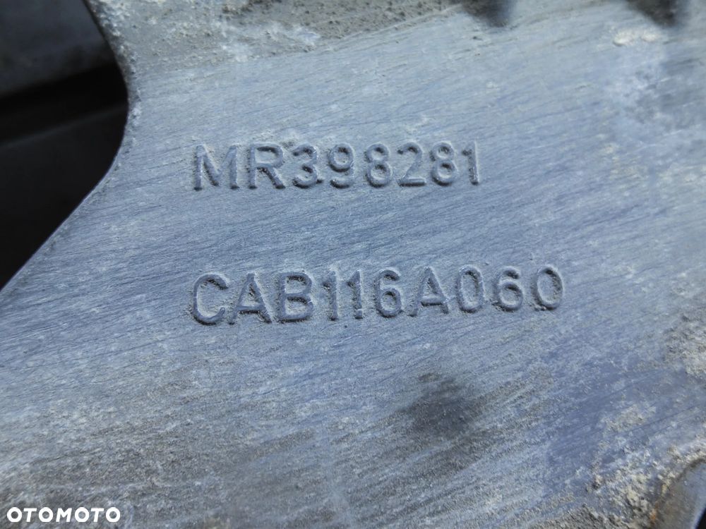 ŁAPA MOCOWANIE SPRĘŻARKI KLIMATYZACJI MR398281 MITSUBISHI SPACE STAR I 1.6 - 2