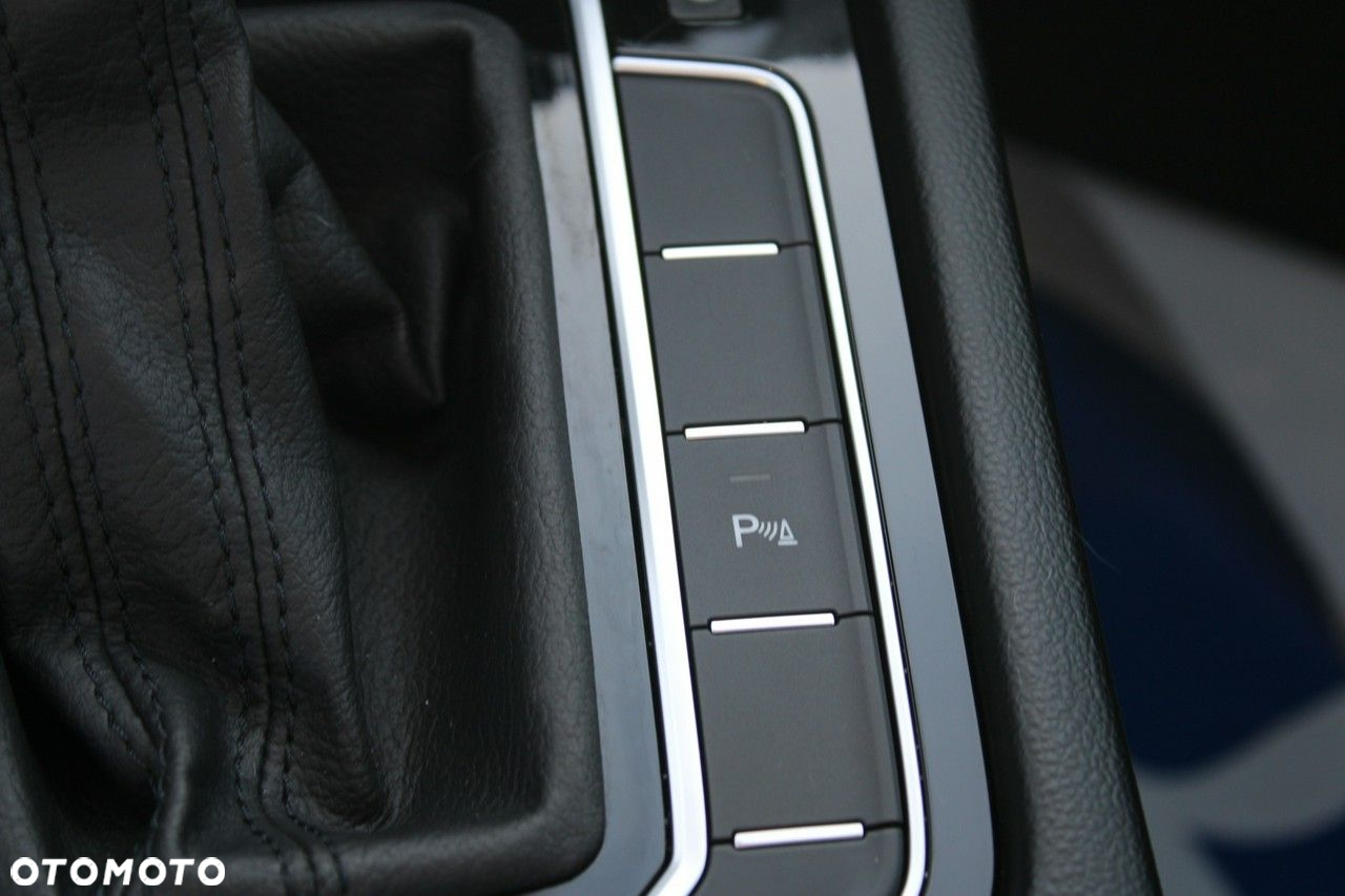 Volkswagen Passat - 30