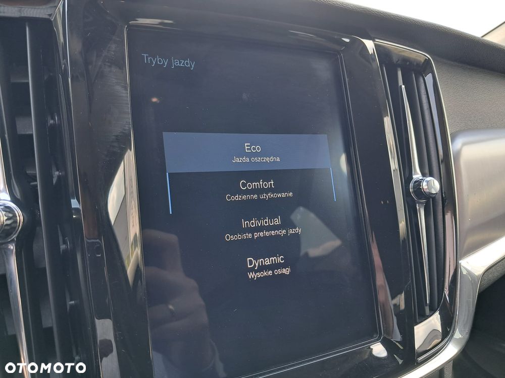 Volvo V90 D4 Momentum - 15