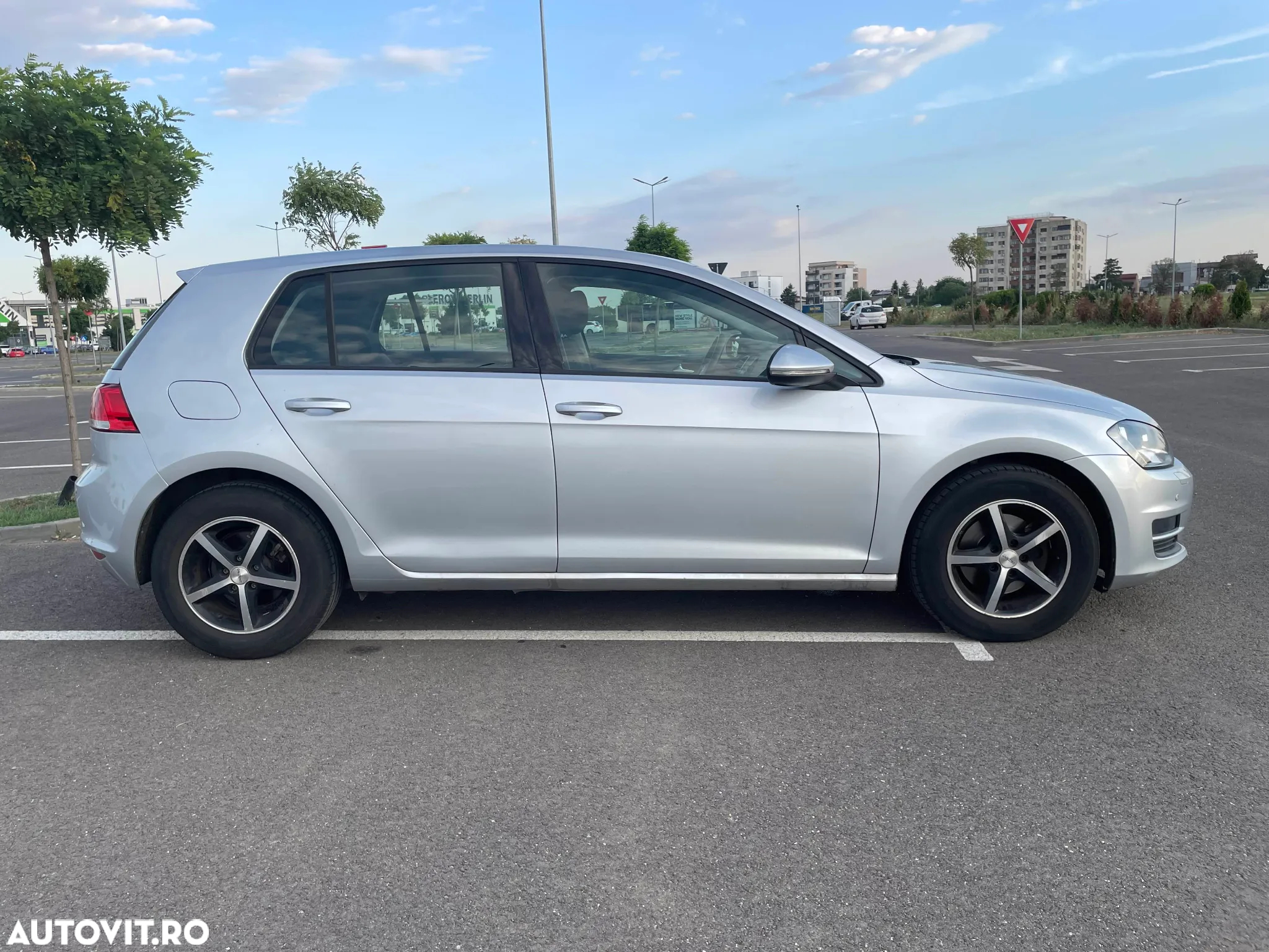 Volkswagen Golf 1.6 TDI DPF DSG BlueMotion Technology Comfortline - 2