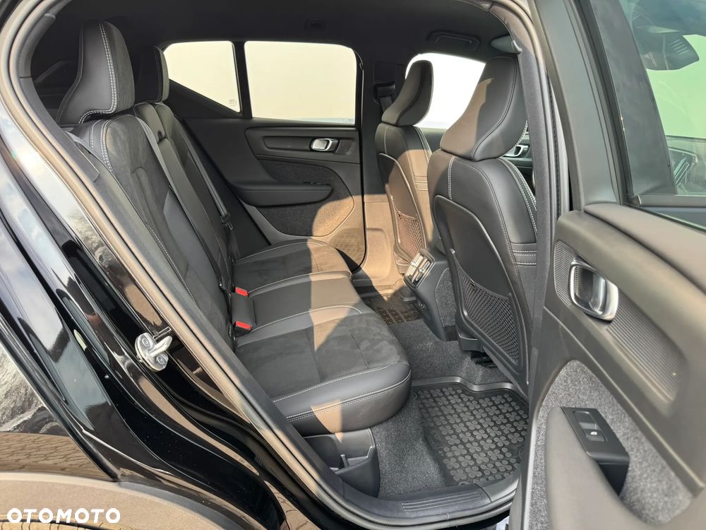 Volvo XC 40 B4 AWD Plus Dark - 8