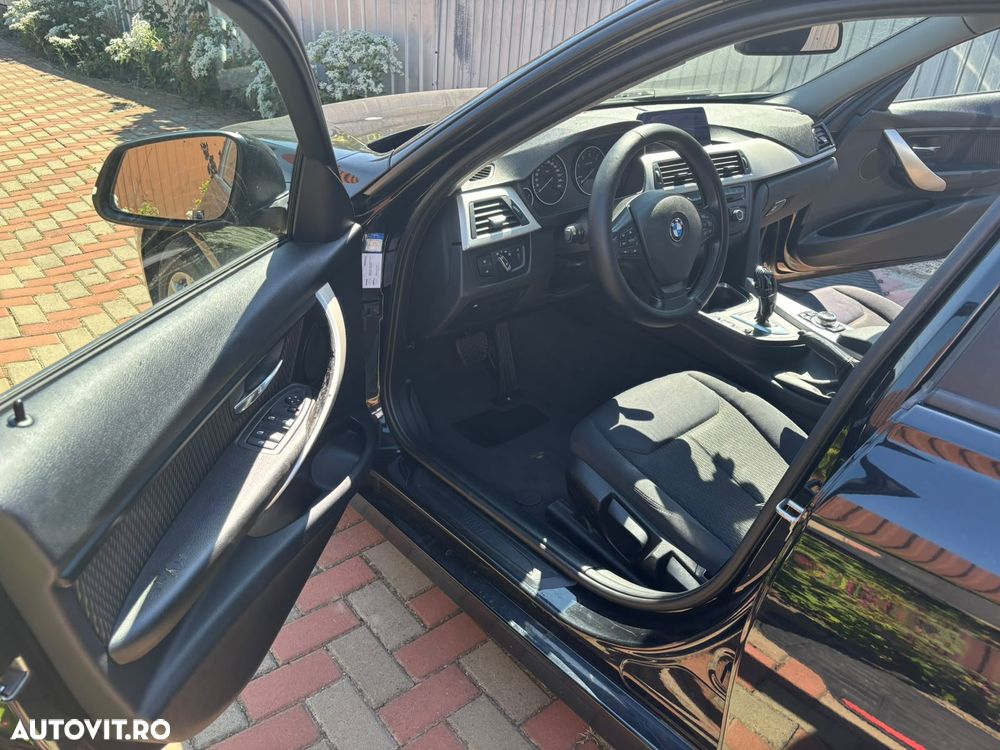 BMW Seria 3 320d Aut. - 23