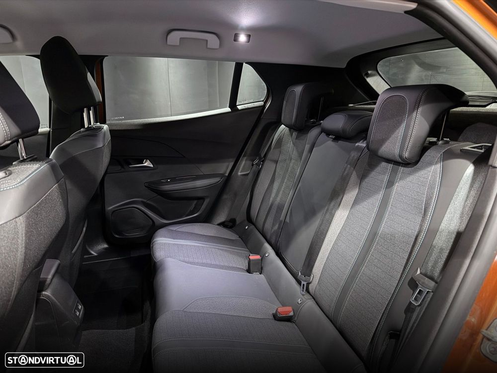 Peugeot 2008 1.2 PureTech Allure EAT8 - 33