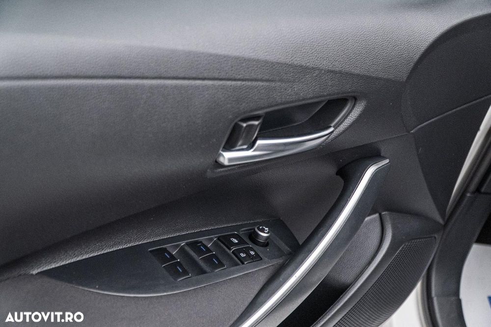 Toyota Corolla 1.8 HSD Dynamic - 29