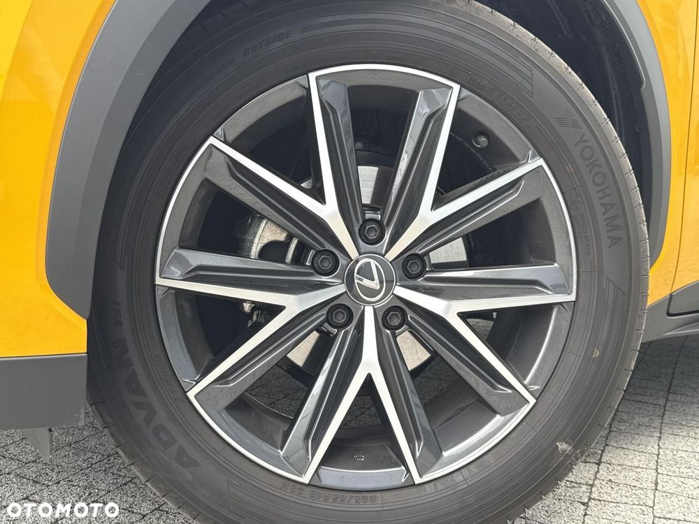 Lexus LBX 1.5 Hybrid Emotion - 26