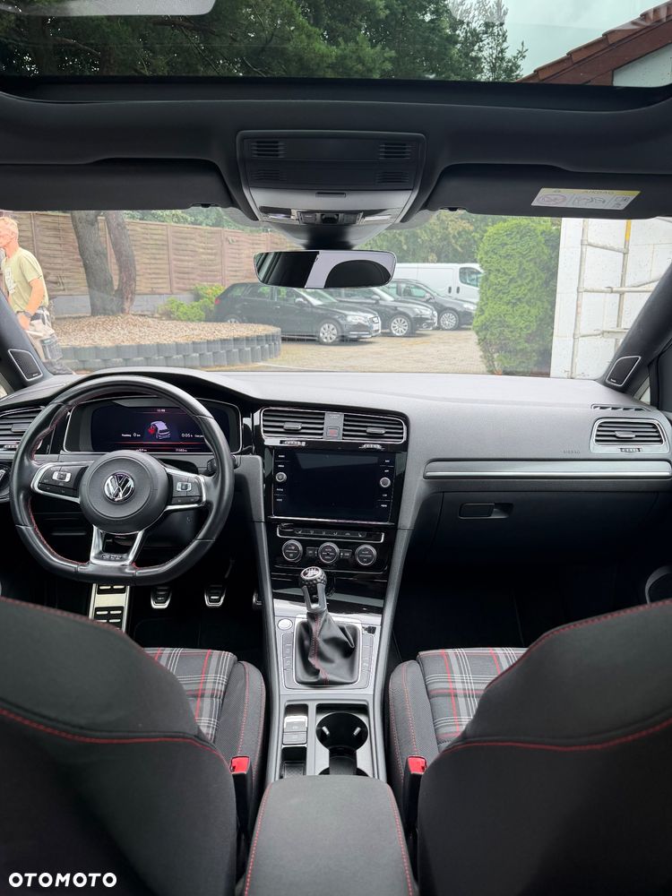Volkswagen Golf GTI (BlueMotion Technology) - 24