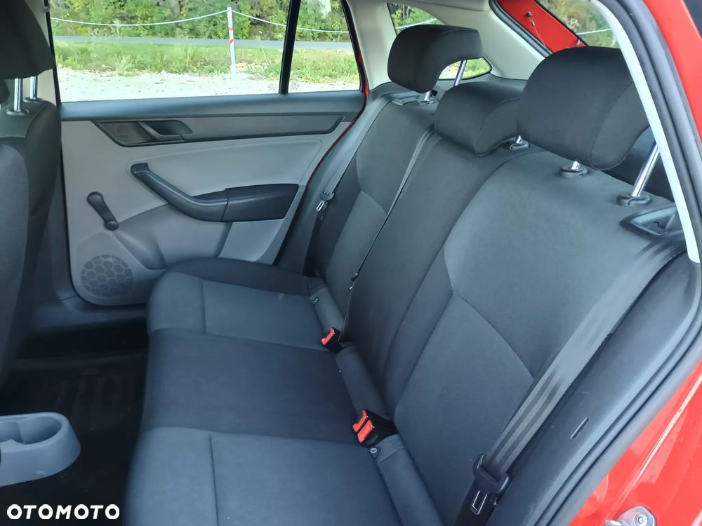 Skoda RAPID 1.2 Active - 12