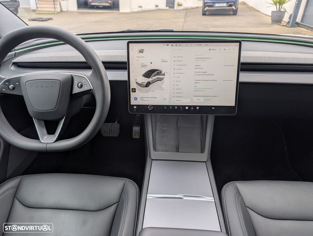 Tesla Model 3 - 8