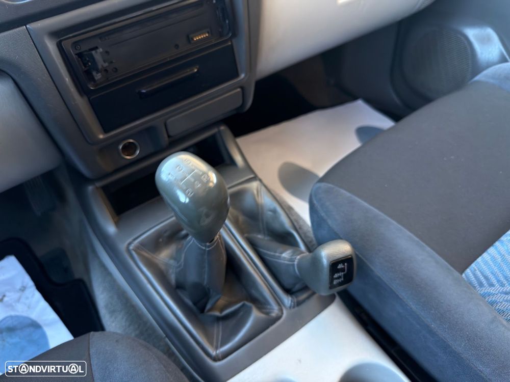 Mitsubishi Pajero Sport 2.5 TD GLS - 18