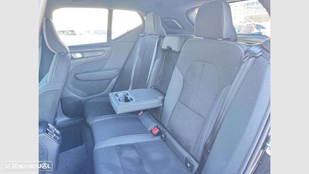 Volvo EX40 82 kWh Single Motor Extended Range Black Edition - 27