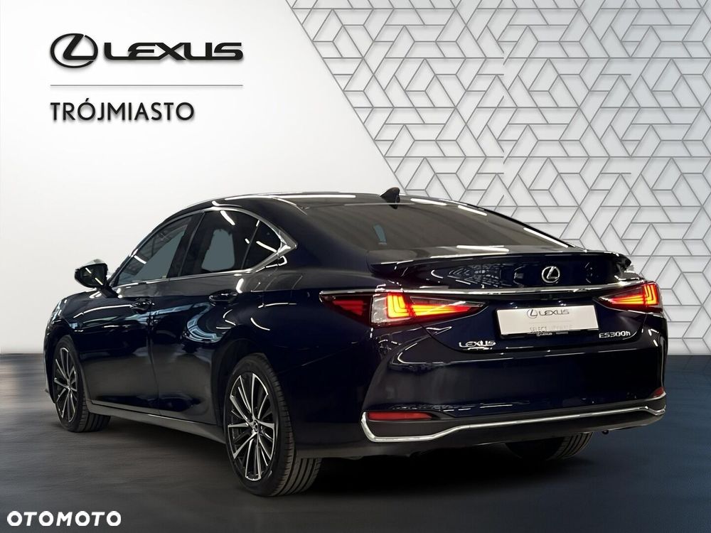 Lexus ES 300h Business Edition - 4