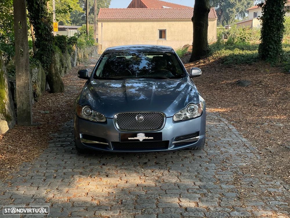 Jaguar XF 2.7 D V6 Premium Luxury - 3