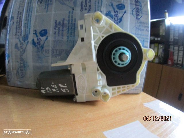 Motor Elevador Vidro 8K0959801C AUDI A1 2013 FE AUDI A1 SPORTBACK 8X FASE 2  2017 1.6TDI 115CV 5P PRETO FE - 1