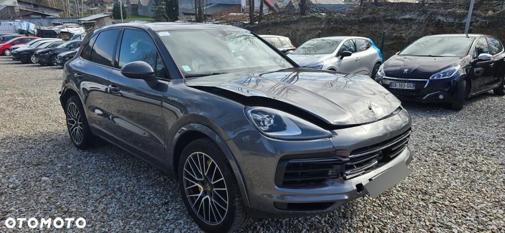 Porsche Cayenne - 1