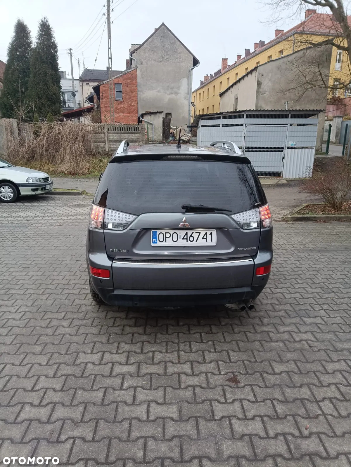 Mitsubishi Outlander - 4