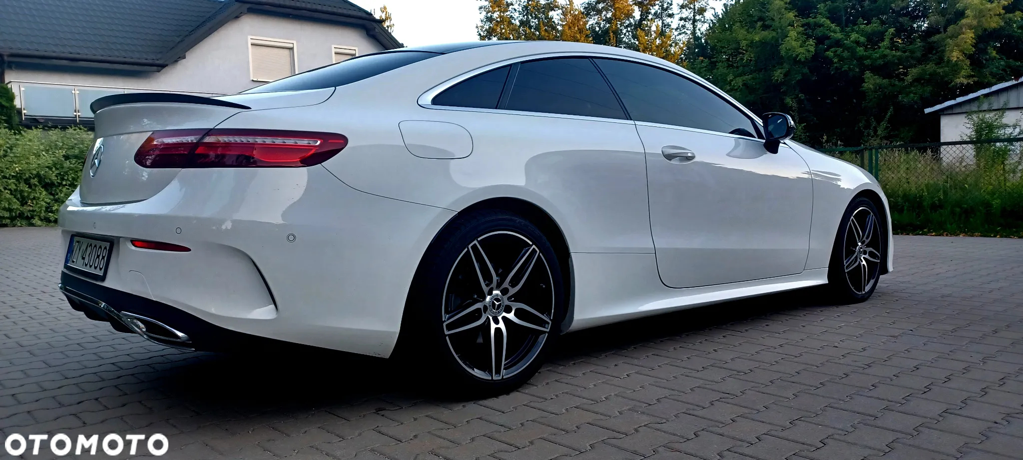 Mercedes-Benz Klasa E 220 d Coupe 9G-TRONIC - 3