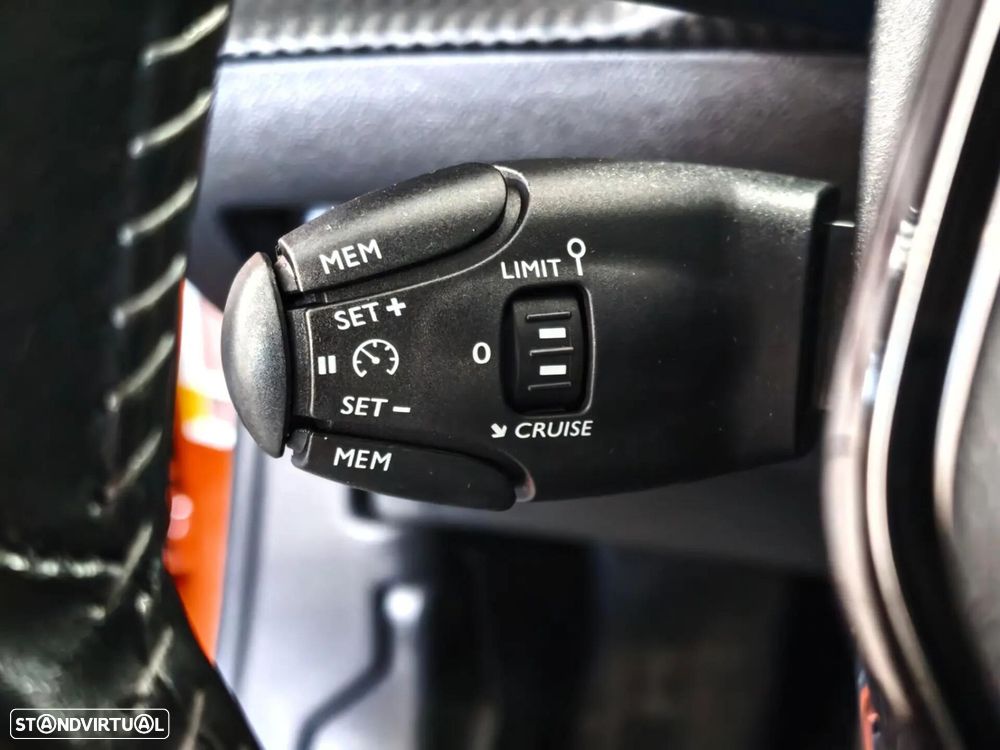 Peugeot 2008 1.2 PureTech Active - 16