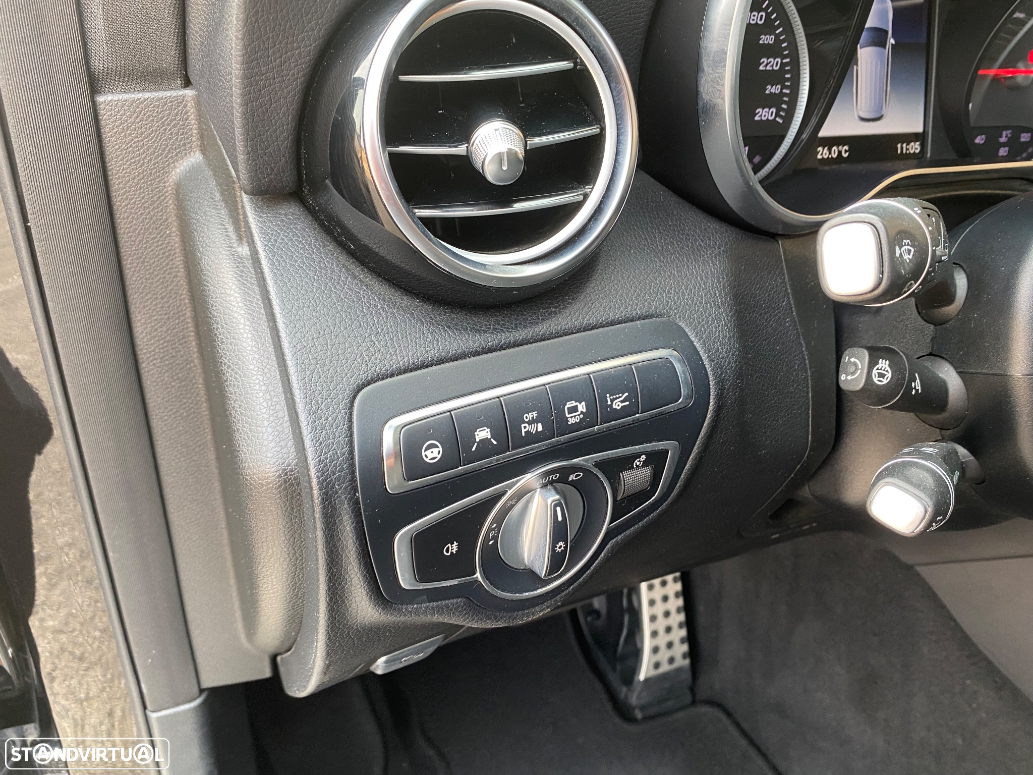 Mercedes-Benz GLC 250 d 4Matic 9G-TRONIC AMG Line - 25