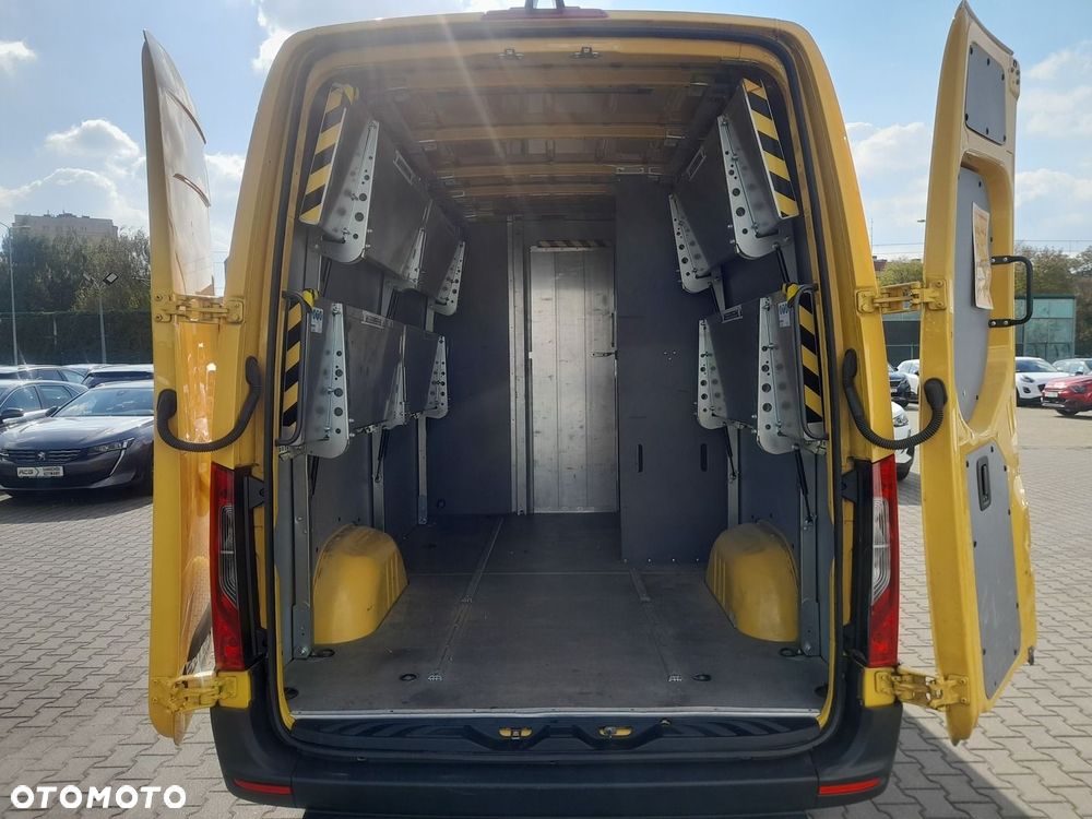 Mercedes-Benz Sprinter - 11