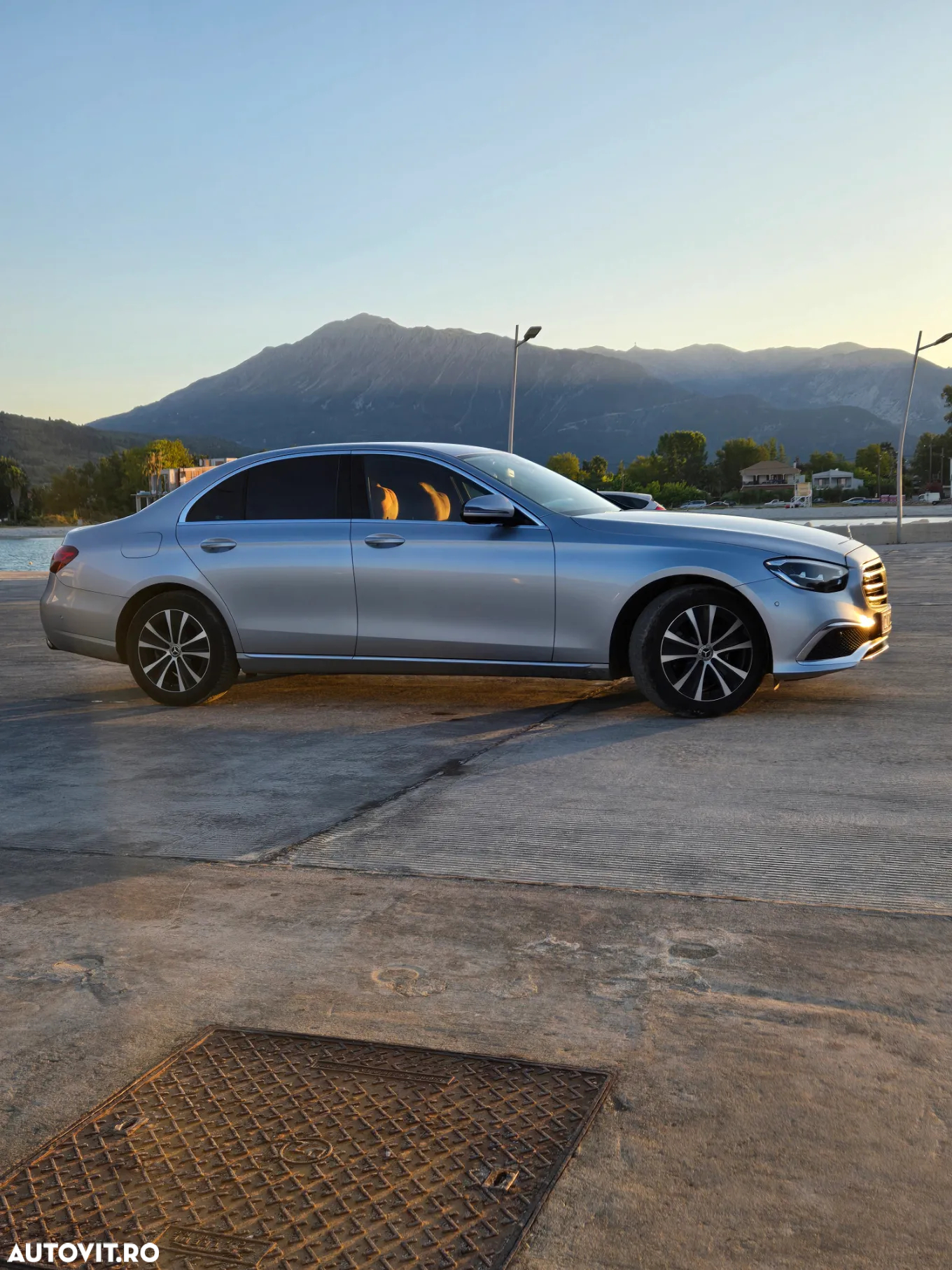 Mercedes-Benz E 220 d 4Matic T 9G-TRONIC - 31