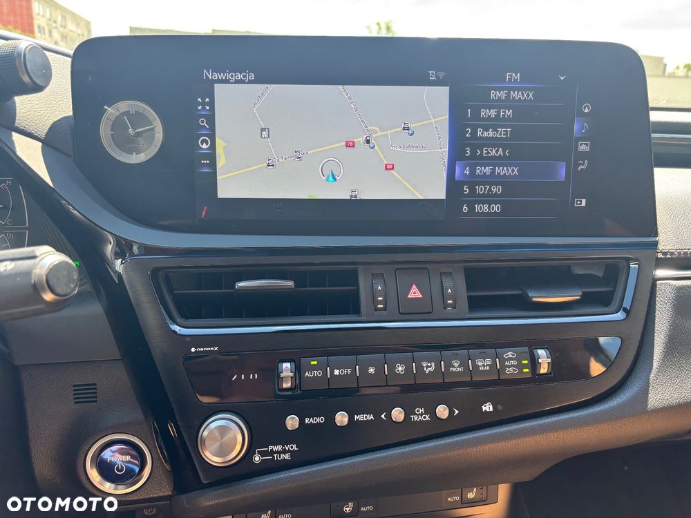 Lexus ES 300h Business Edition - 40