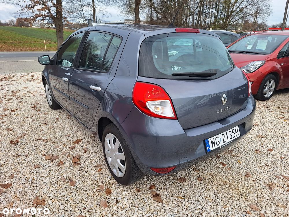 Renault Clio - 9