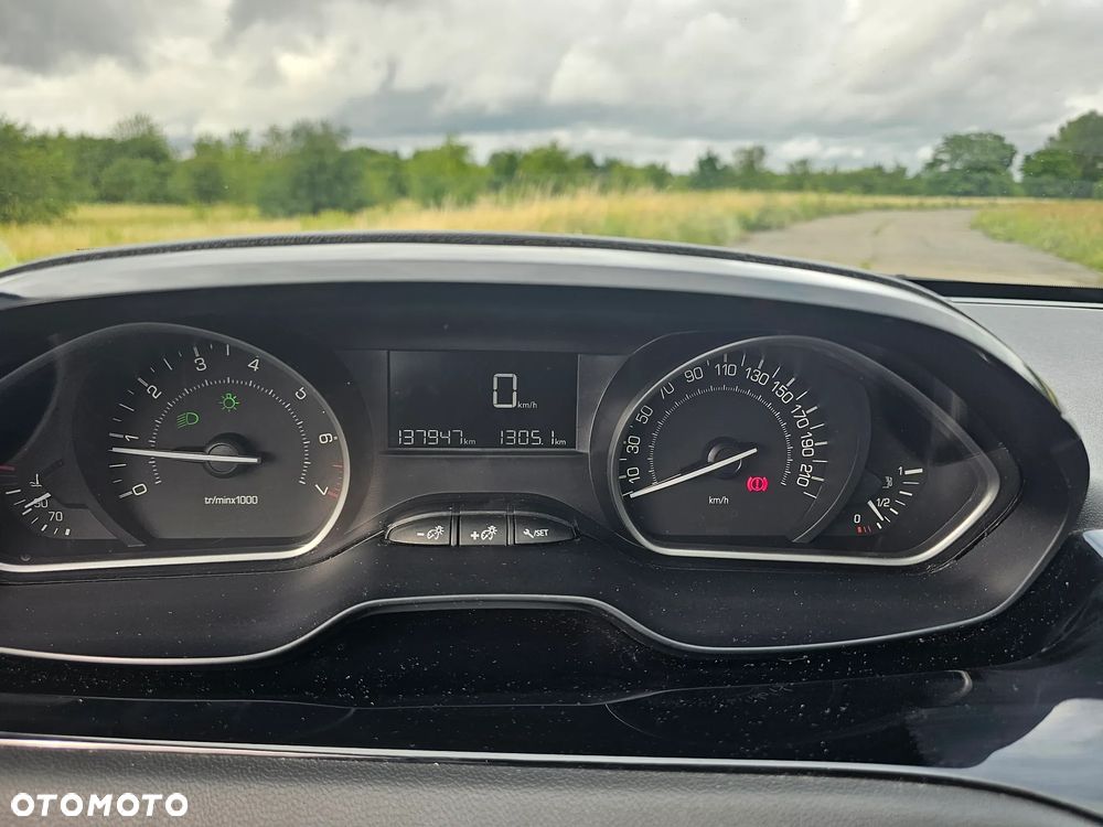 Peugeot 208 PureTech 82 Urban Move - 29