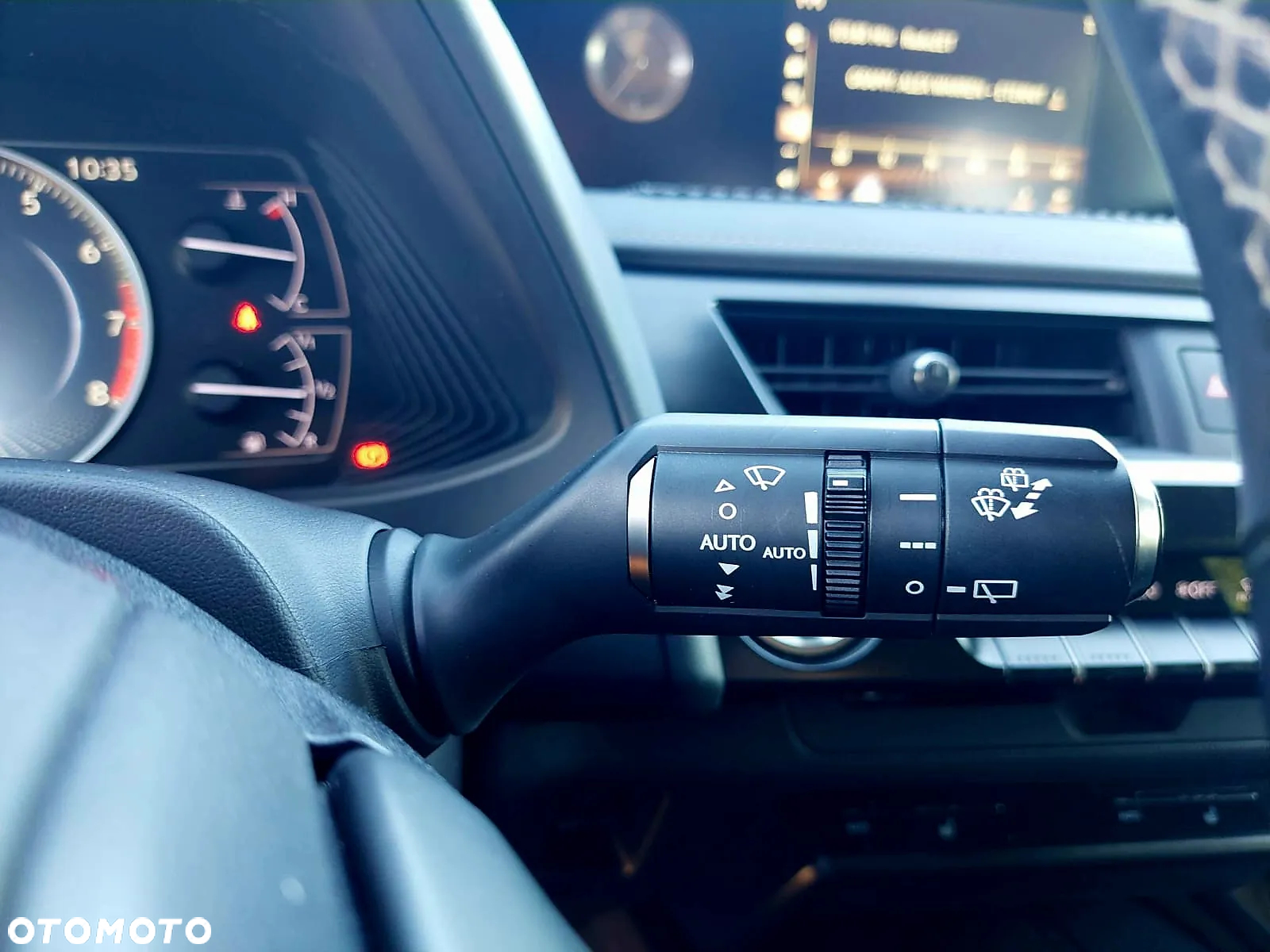 Lexus UX 200 GPF Pure 2WD - 32