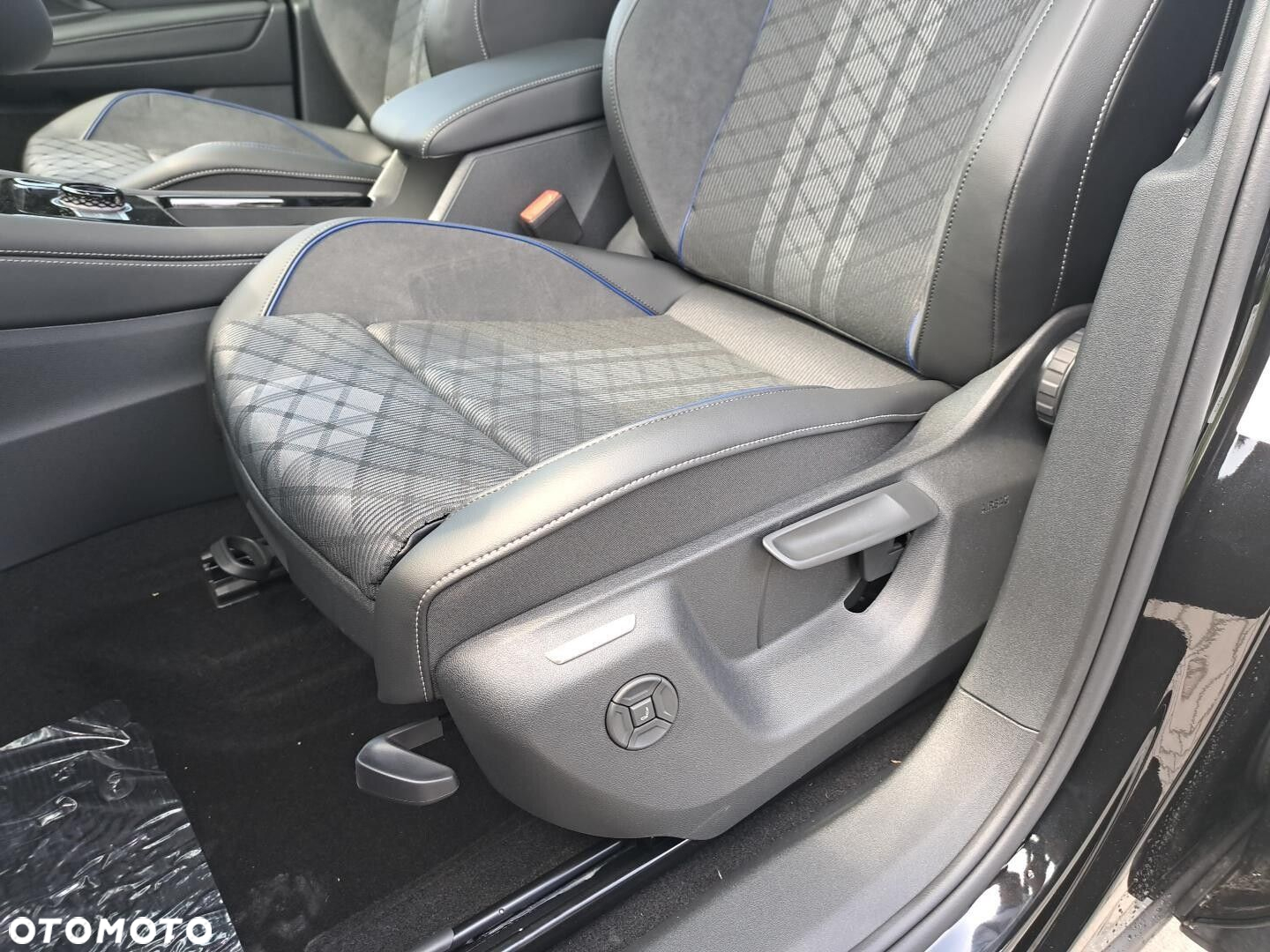 Volkswagen Tiguan - 12