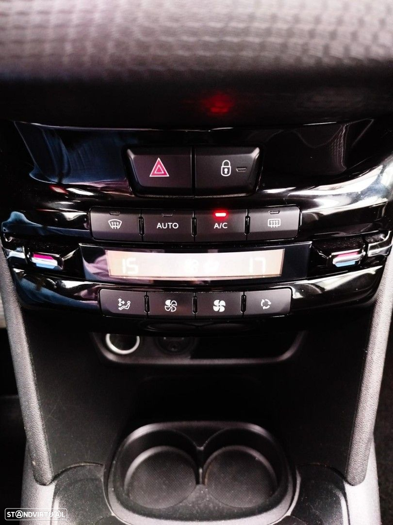 Peugeot 208 1.2 PureTech Signature - 5