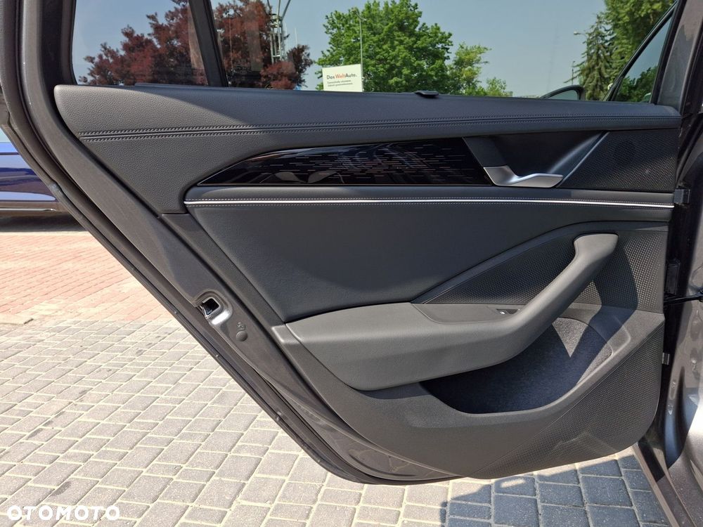 Volkswagen Passat - 13