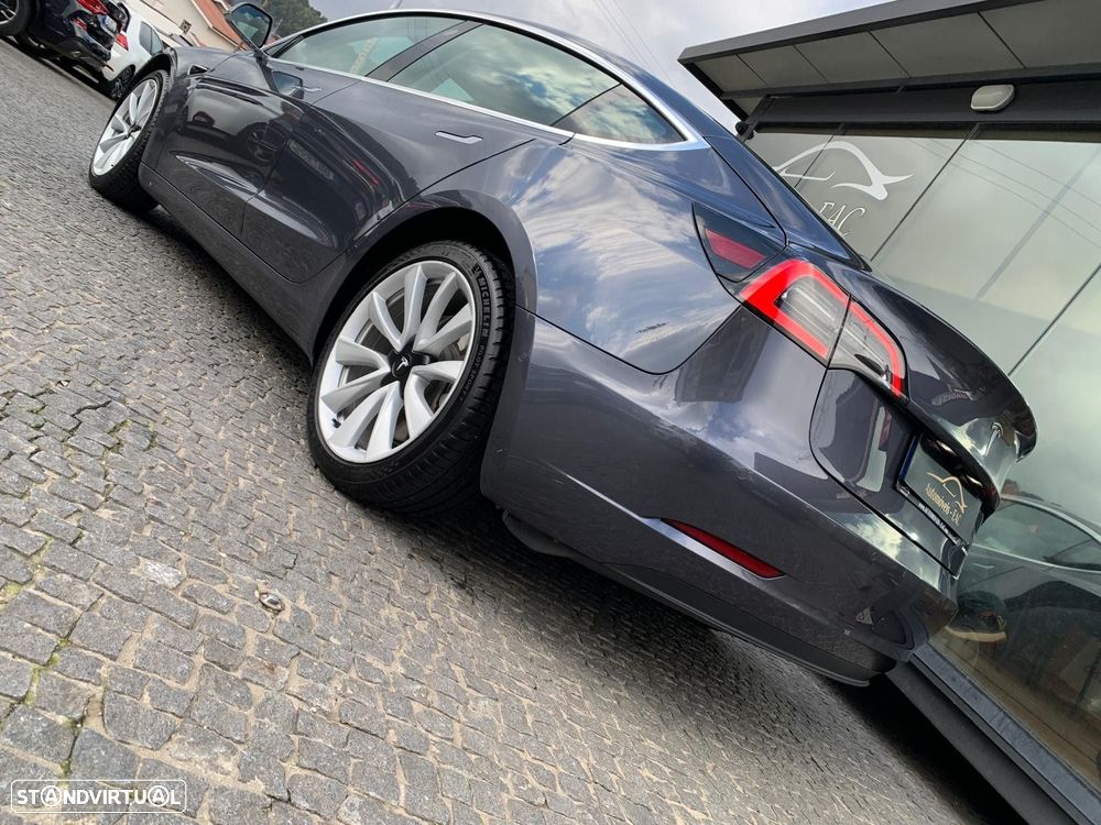 Tesla Model 3 - 10
