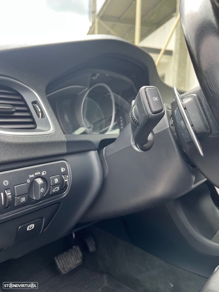 Volvo V60 2.0 D2 Momentum Geartronic - 13