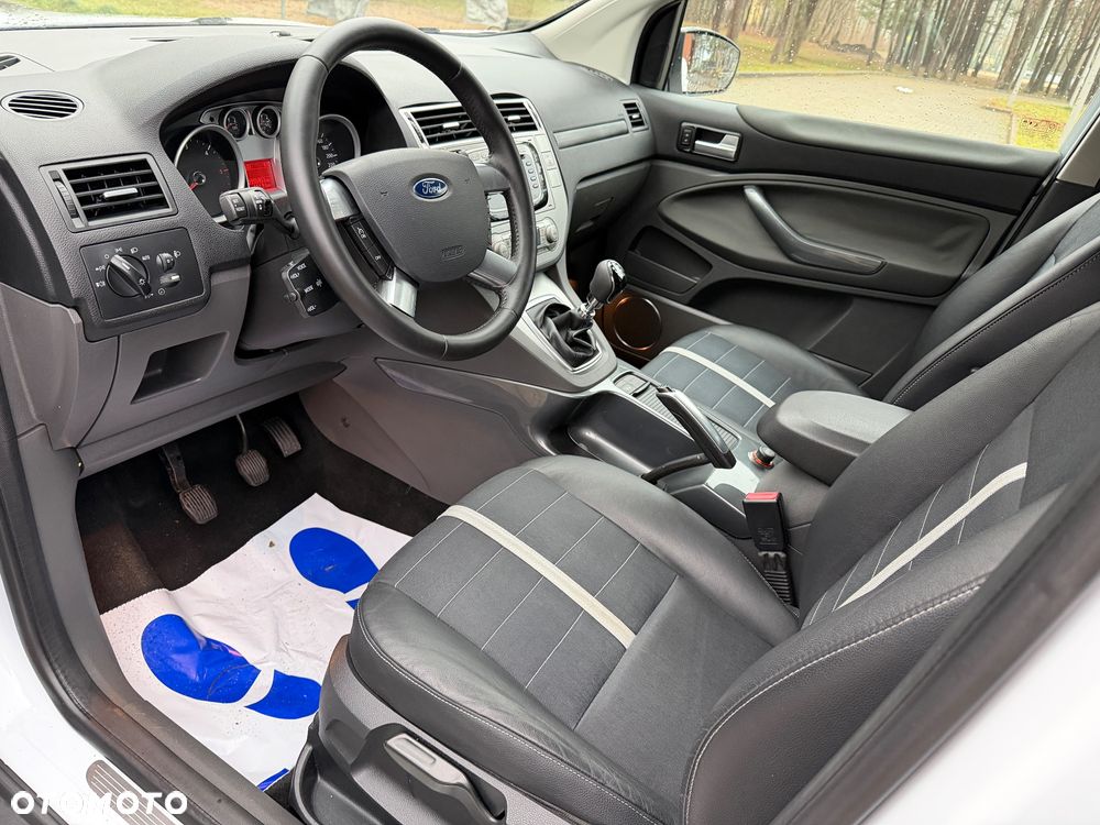 Ford Kuga 2.0 TDCi 2x4 Titanium - 16