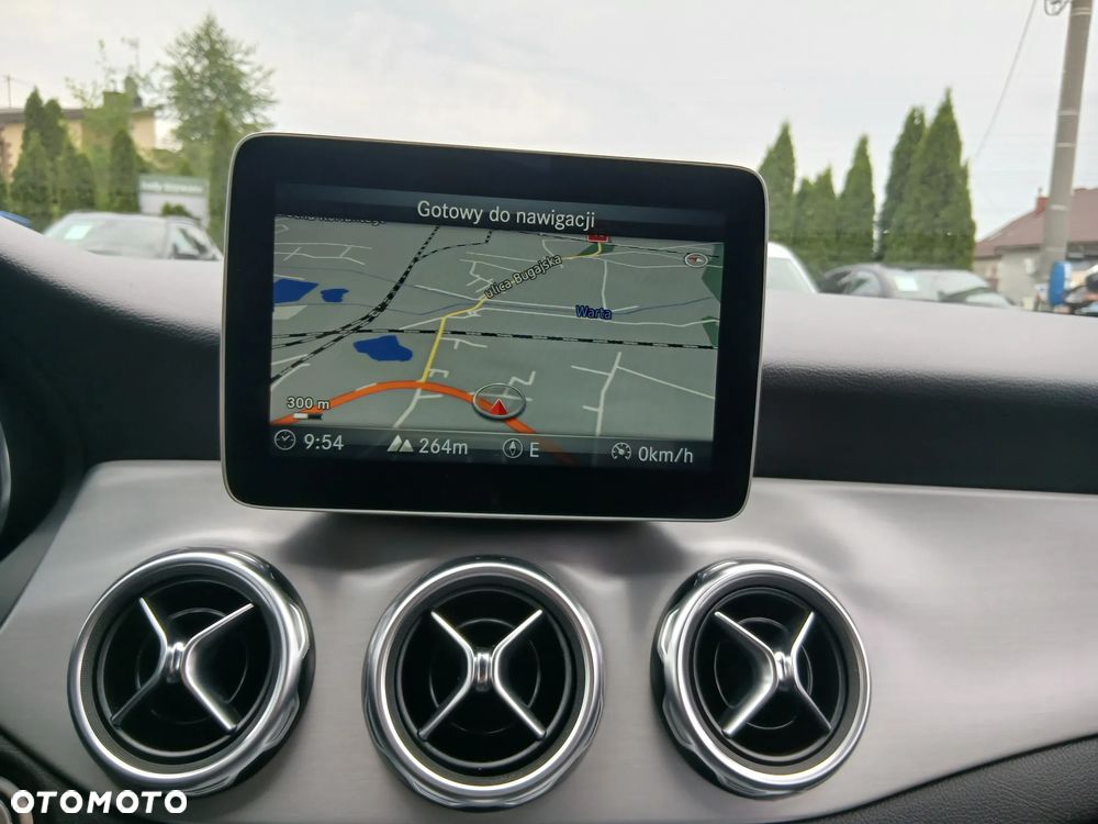 Mercedes-Benz GLA 200 7G-DCT - 13