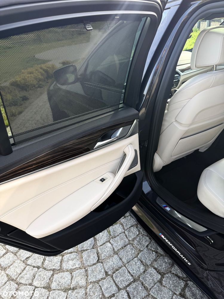 BMW Seria 5 M550i xDrive - 37