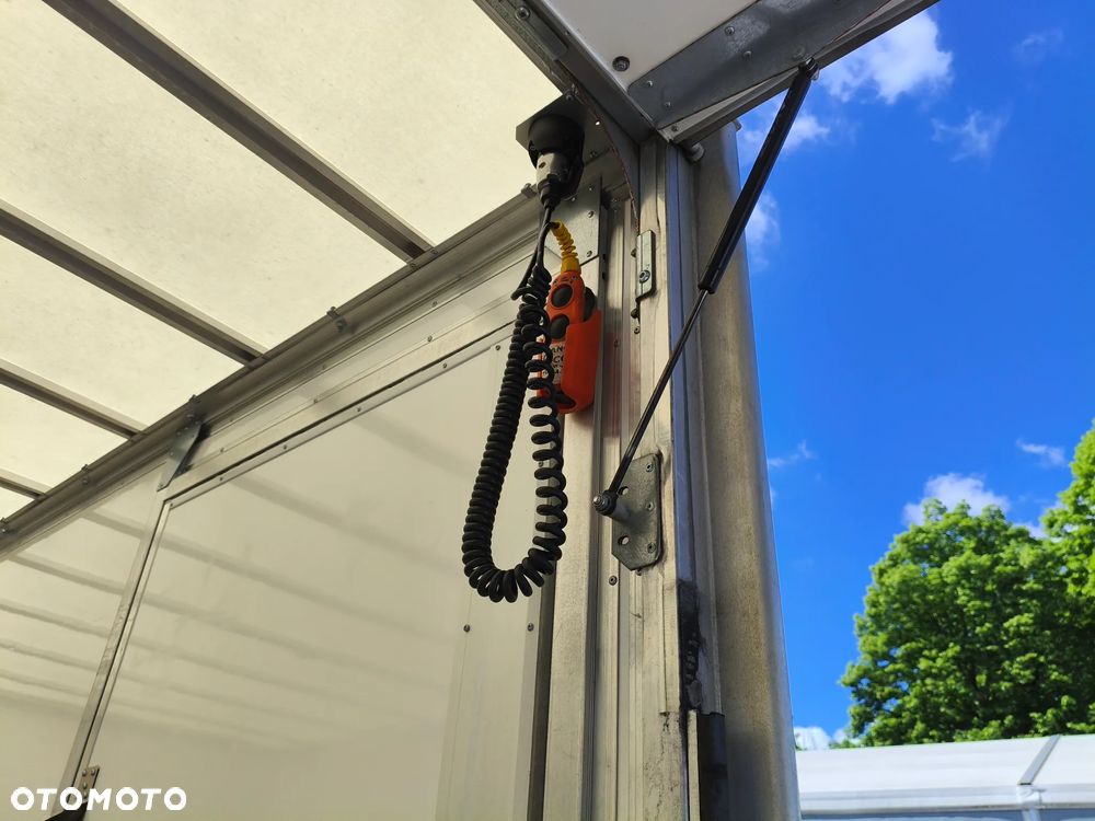 Iveco Daily 3,0 kontener z windą - 13