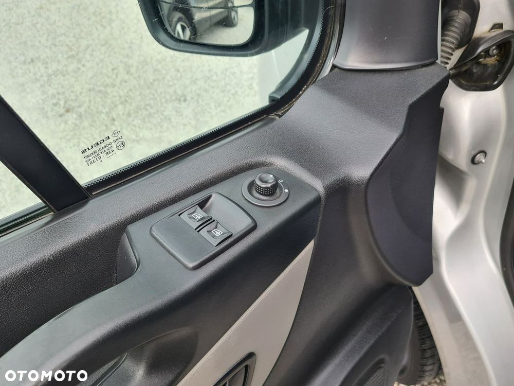 Renault Trafic - 26
